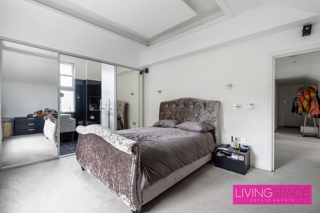 Flat for sale in Games Road, Barnet