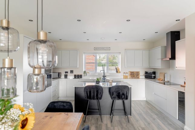 2 Fallowfield Loke, Attleborough photo 4