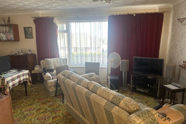 37, Howard Drive, Maidstone photo 2