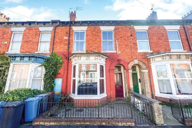 Flat for sale in Louis Street, Hull