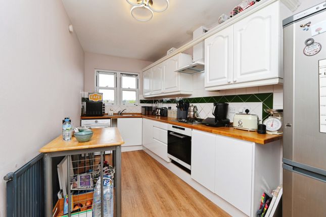 Flat 7 Cavendish Court, 21-23, Bromley Road, London photo 4