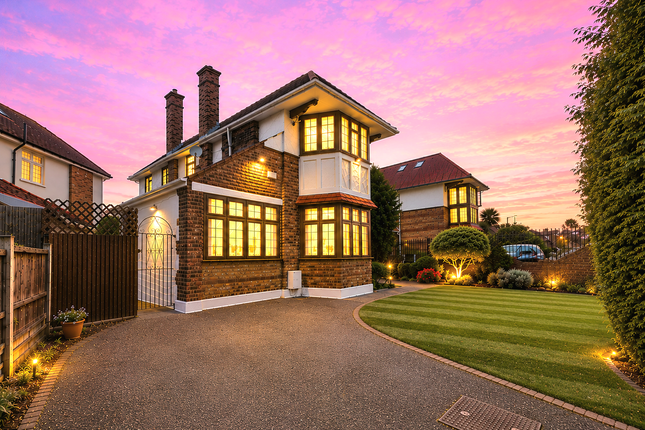 3, Mount Drive, Wembley photo 3