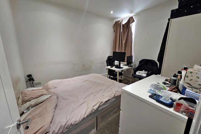 Flat for sale in Caulfield Road, East Ham, London