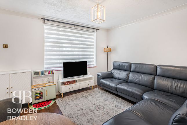 68 Hanson Drive, Loughton photo 4