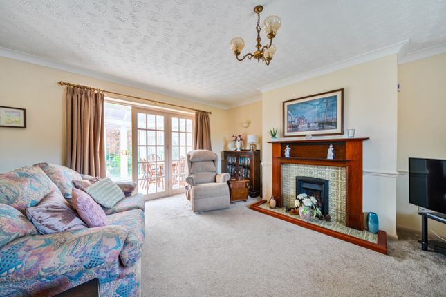 17, Cedarwood Close, Grantham photo 2
