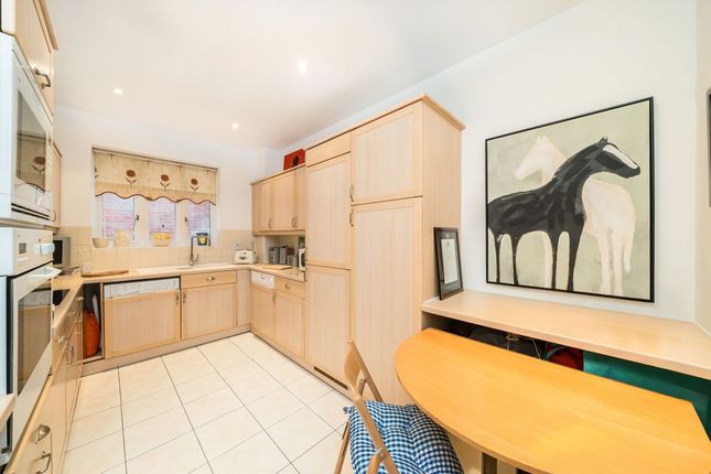 Flat 18, Holly Lodge, 90, Wimbledon Hill Road, London photo 3