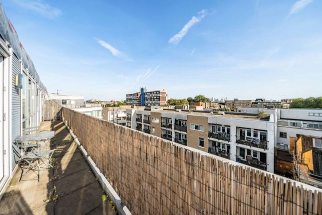 Flat to rent in Hacon Square, Richmond Road, Victoria Park, London