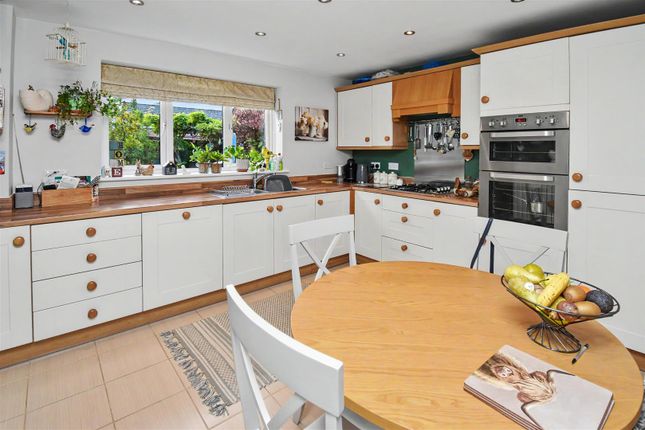 Siskin Close, Corby photo 4