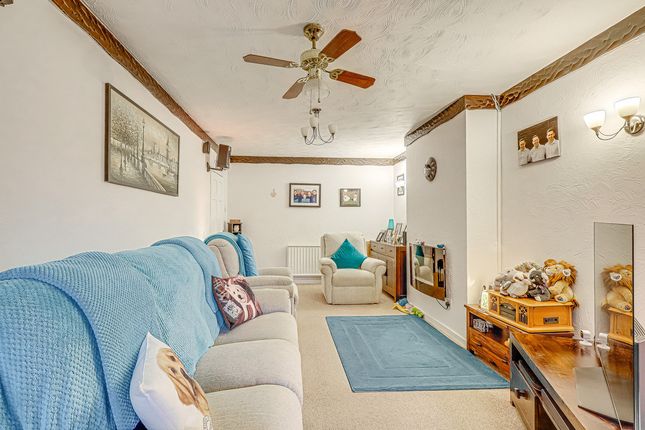 12, Briarwood Close, Leigh-on-sea photo 3