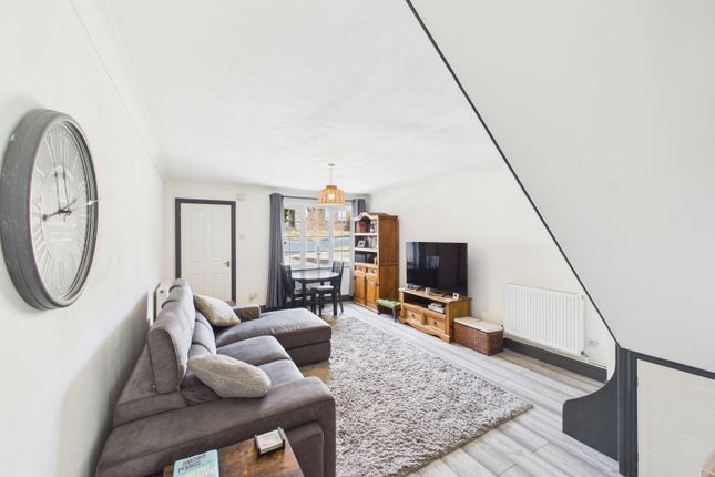 12 Lancaster Close, Bursledon, Southampton photo 3