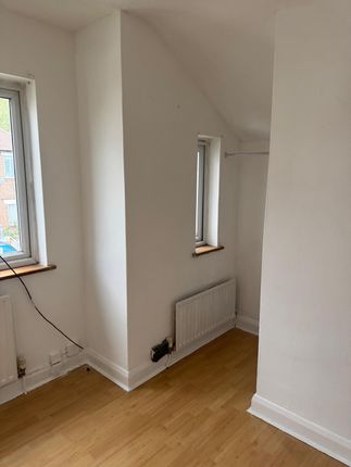 20 Alexandra Close, HARROW photo 4