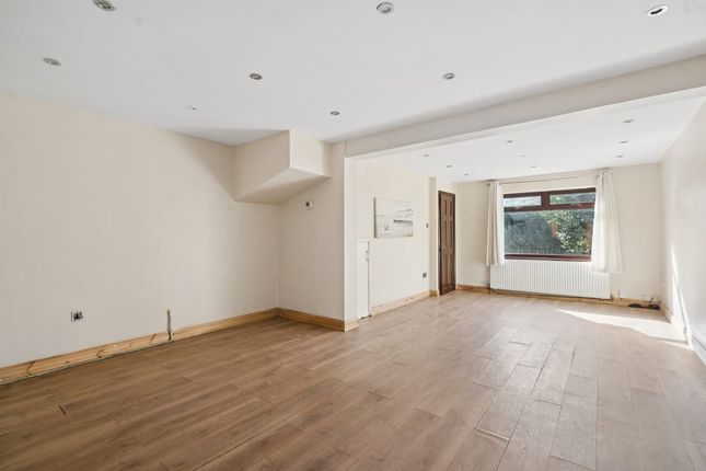 80, Langtons Meadow, Farnham Common photo 3