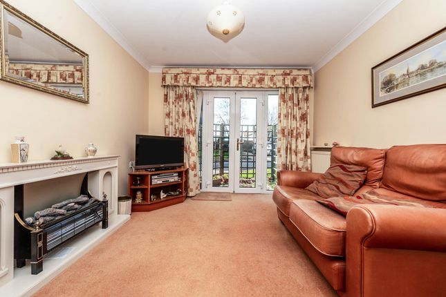 Flat for sale in Batchwood View, St.Albans