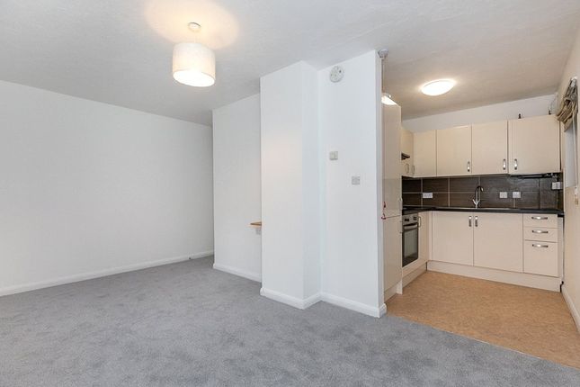 Flat for sale in Coulsdon Road, Coulsdon, Surrey