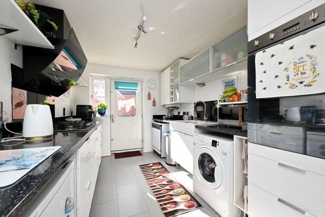2, Ashford Close, Telford photo 2