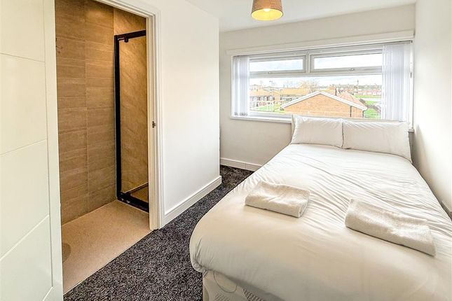 31, Midville Walk, MIDDLESBROUGH photo 5