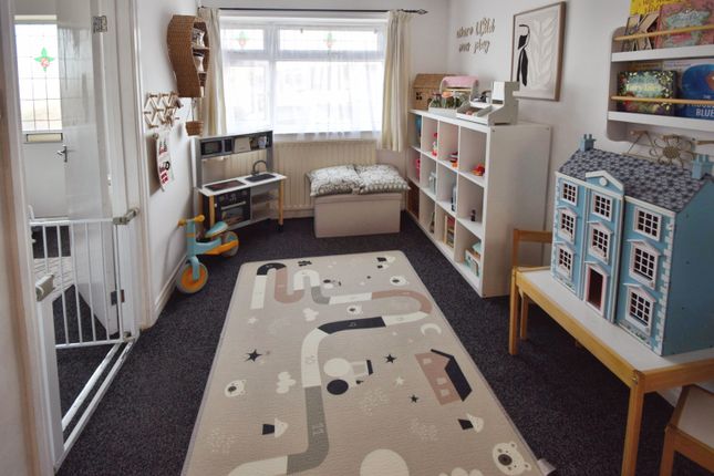 20, Creskeld Way, Bradford photo 4