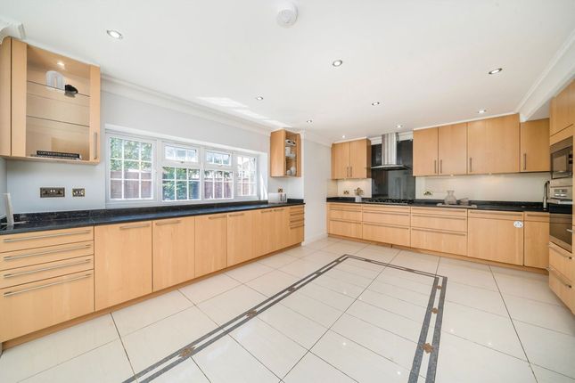 Hampton Court Avenue, East Molesey photo 4