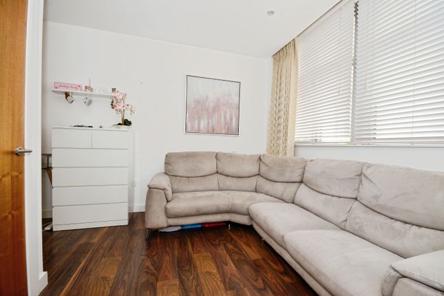 16, Talbot Skyline 204-226, Imperial Drive, Harrow photo 3