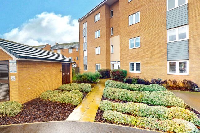 Flat for sale in Clenshaw Path, Basildon, Essex