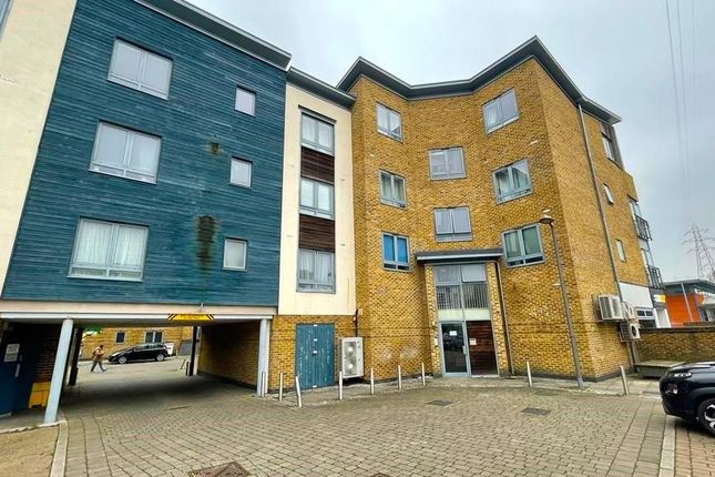 Thumbnail Property to rent in Quayside Drive, Colchester