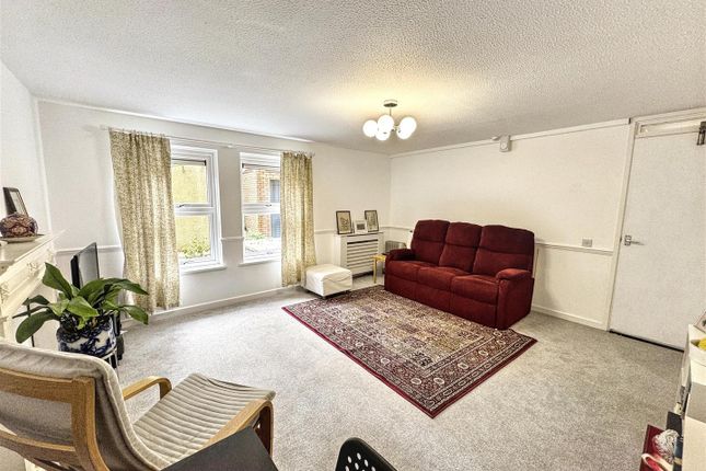 6, Cwrt Pencraig, Newport photo 2