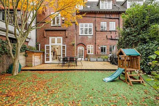 Flat for sale in Netherhall Gardens, London