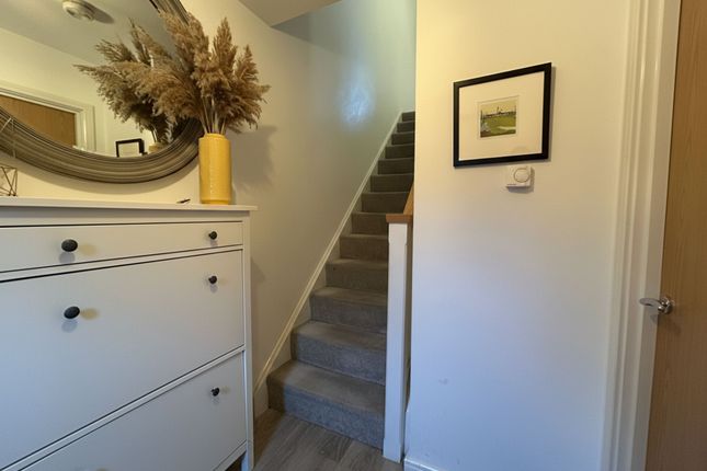 8 Feather Stitch Road, Manchester photo 2