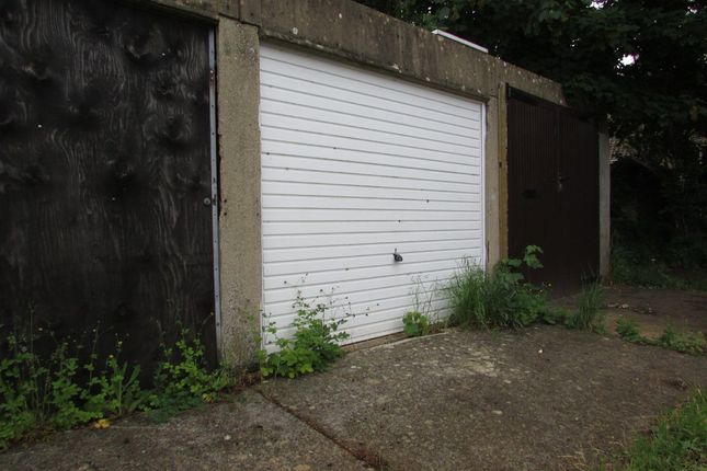 Parking/garage for sale in Dover Avenue, Banbury
