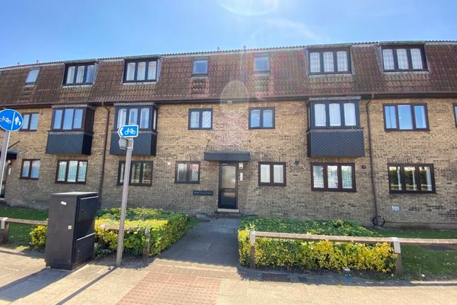 Thumbnail Flat to rent in Flat, Lincoln Court, Eastern Avenue, Gants Hill, Essex