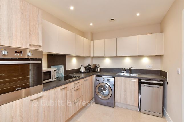 40, Kelmscott Way, Bognor Regis photo 4