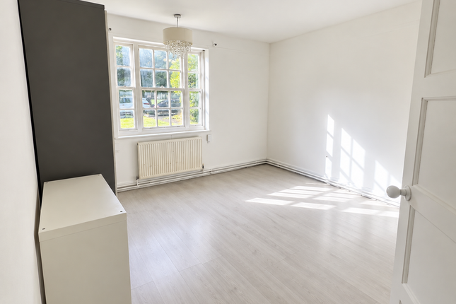 Flat 2 Oak House, 43, Baker Street, Enfield Town photo 5