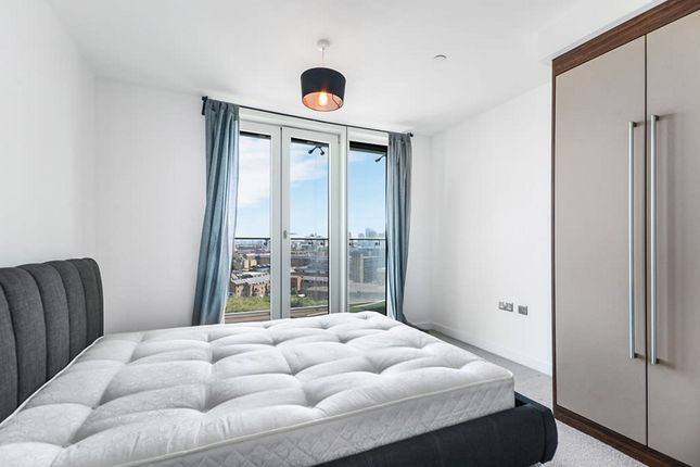 Flat to rent in Avantgarde Tower, Shoreditch