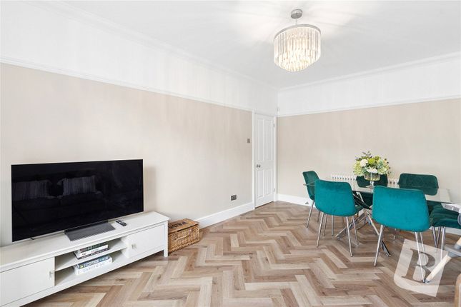 53, Waldegrave Gardens, Upminster photo 4