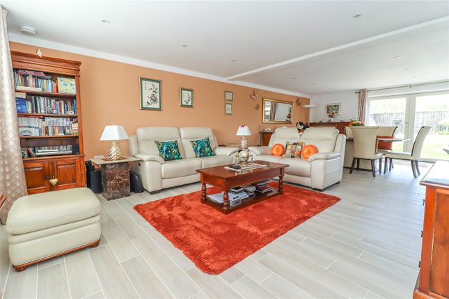 4 Oak Tree Gardens521,, Walworth Road, Andover photo 4
