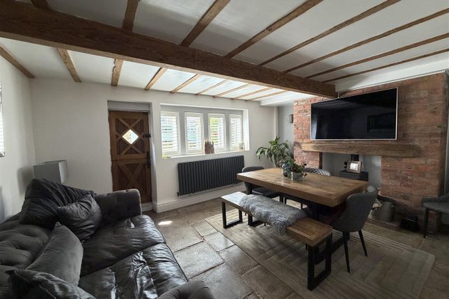 Holly Bank Cottage, 403, Wakefield Road, Stalybridge photo 4