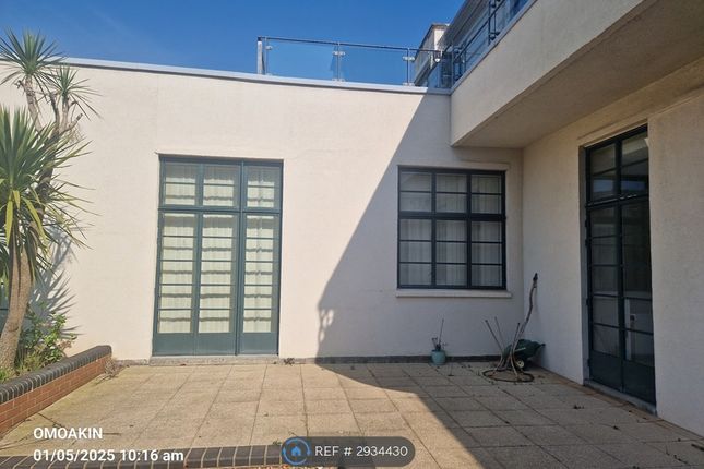 Apartment, Courtlands Hayes Road, Sully, Penarth photo 3
