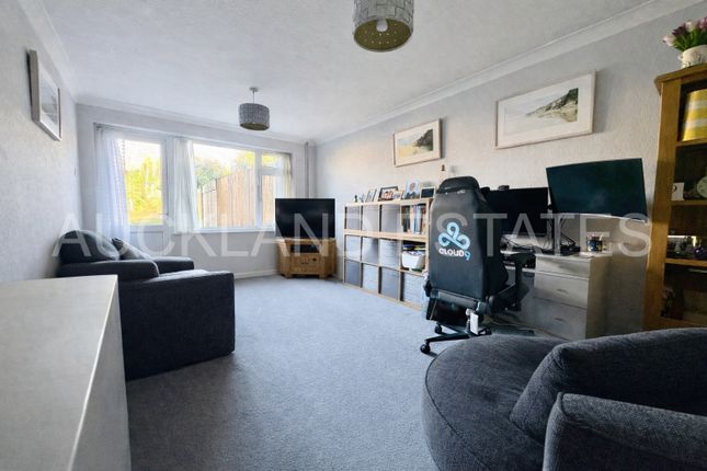 13, Birch Grove, Potters Bar photo 4