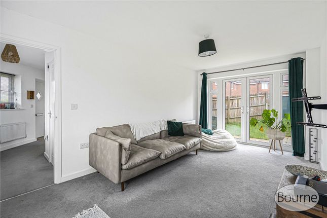 11, Russells Close, Aldershot photo 2