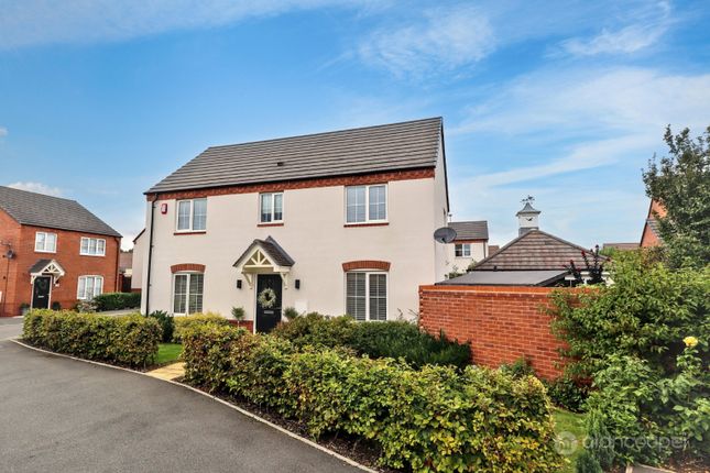 3, Reapers Close, Nuneaton photo 2
