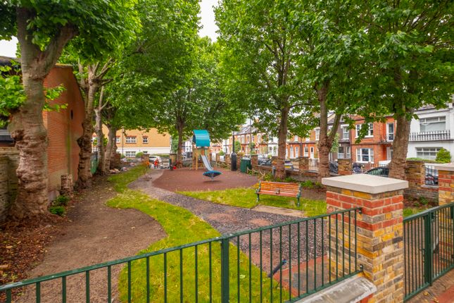 2, Kingham Close, London photo 3
