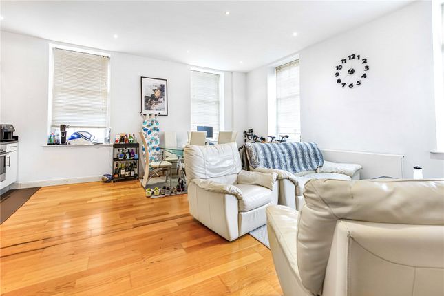 Thumbnail Flat for sale in Clapham Common South Side, London