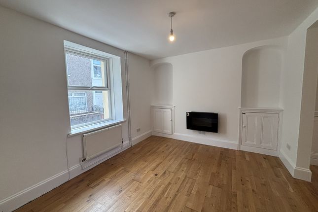 18, Greenfield Place, Llandeilo photo 3