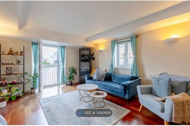 Flat, Calder Court Rotherhithe Street, London photo 2