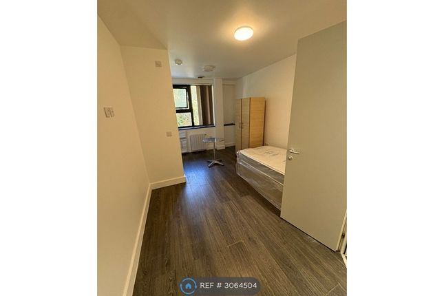 Studio flat on Flat, Templefields House River Way, Harlow, £1,000/mo