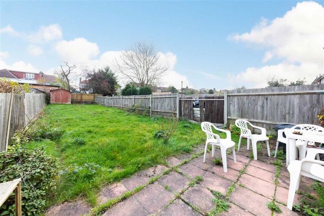 15, Chipstead Gardens, London photo 4