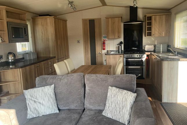 60 Pines, Whitecliff Bay Holiday Park, Hillway Road, Bembridge photo 3