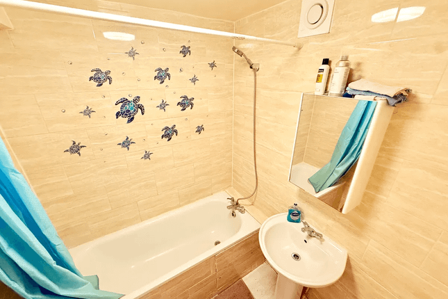 Flat 36, Cam Court, Bibury Close, LONDON photo 3
