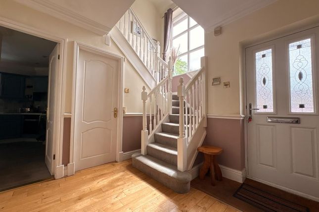 3, Woodend Drive, Stalybridge photo 3