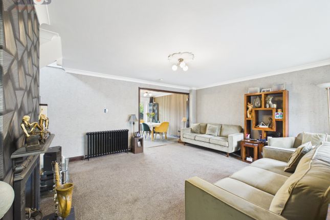 141 Manor Road, Benfleet, Essex photo 3